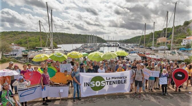 First walk “in-SOS-tenible” (unsustainable) against nautical overcrowding